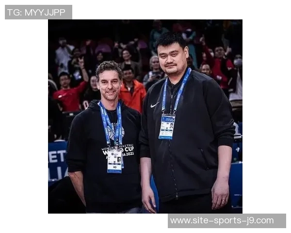 成龙携手篮球明星共创精彩时刻打造体育与娱乐的完美结合